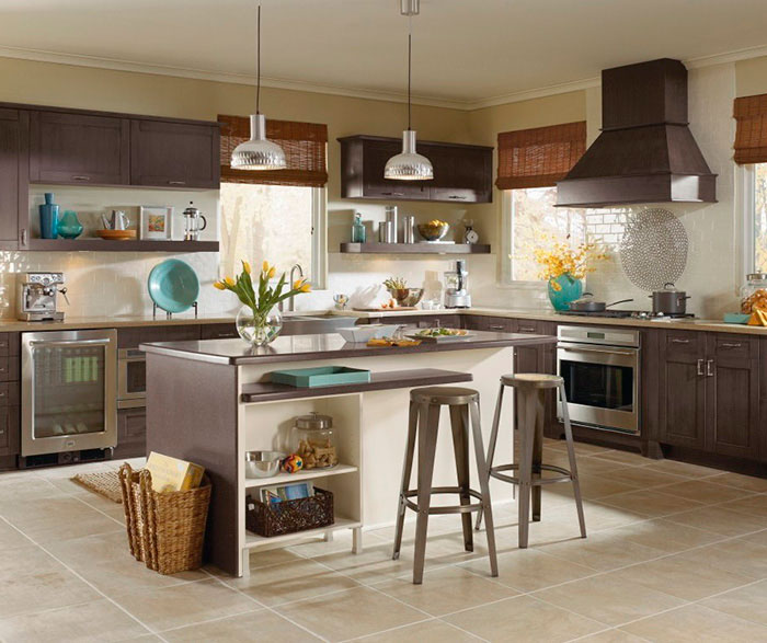 Shaker Style Cabinets in a Casual Kitchen